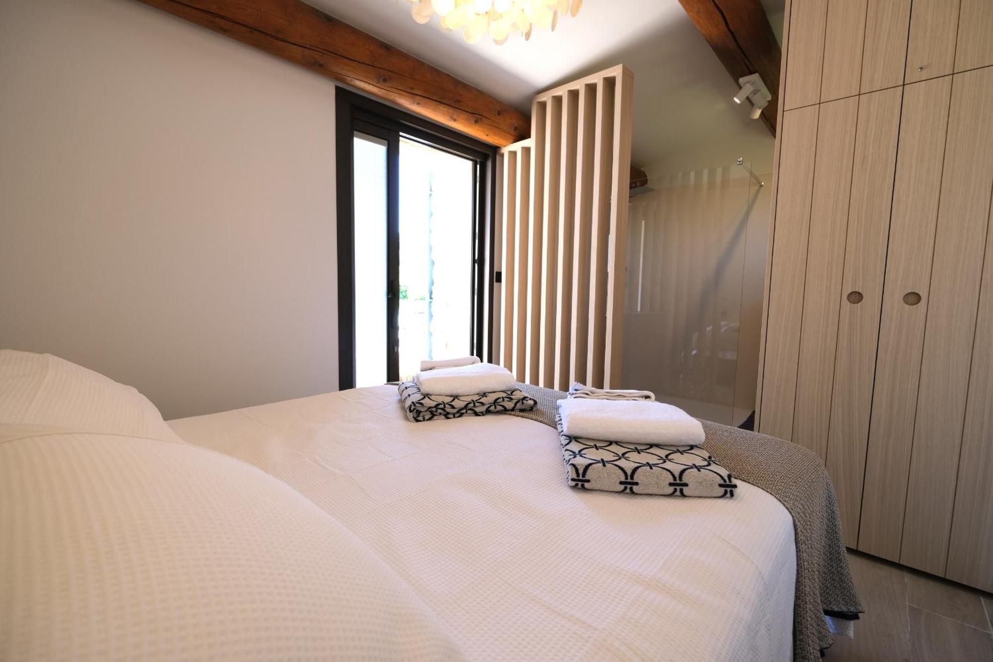 Provencal House With Heated Pool, View Of The Luberon In Robion - Accommodates 12 People. Luaran gambar