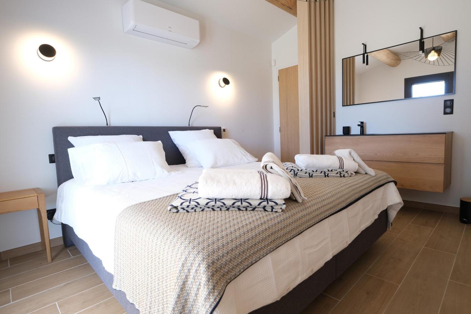 Provencal House With Heated Pool, View Of The Luberon In Robion - Accommodates 12 People. Luaran gambar